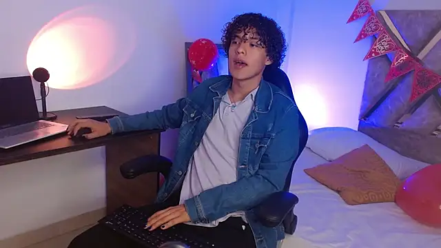 nickolas moon online show from February 16, 2025, 7:16 pm