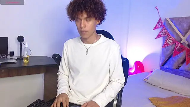 nickolas moon online show from February 17, 2025, 8:58 pm