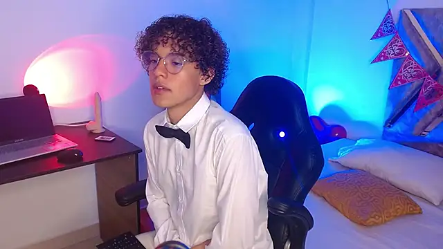 nickolas moon online show from February 18, 2025, 2:49 pm