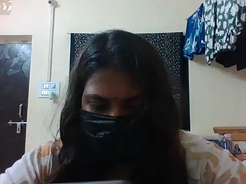 Hotmilfxox online show from May 27, 2026, 8:44 am