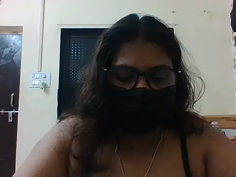 Hotmilfxox online show from May 28, 2026, 5:43 pm