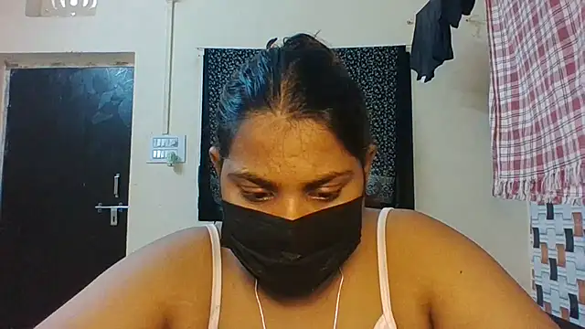 Snapshot of Hotmilfxox chatting on July 12, 2026, 9:44 am Hotmilfxox online show from July 12, 2026, 9:44 am