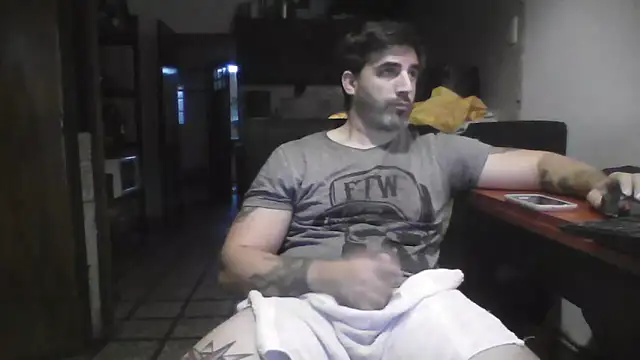 ozzypsico13 online show from April 17, 2026, 9:18 pm