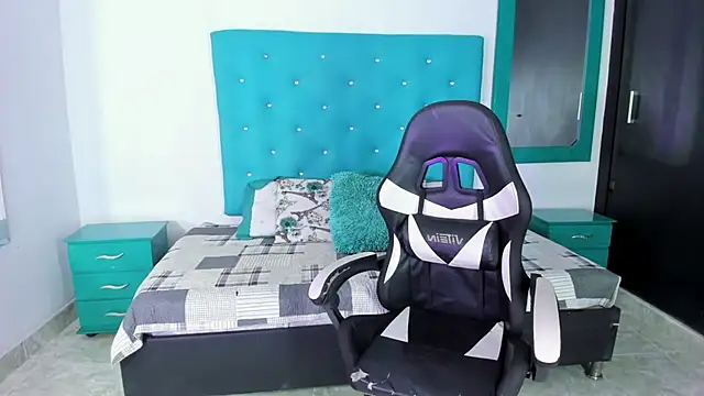 Tasha Sant online show from September 12, 2025, 8:42 pm