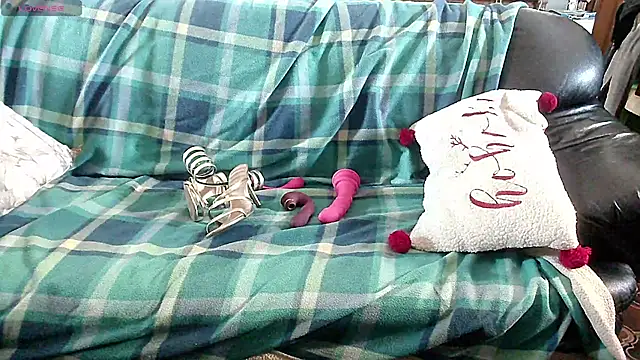 LauraMonolo online show from March 25, 2026, 6:52 am