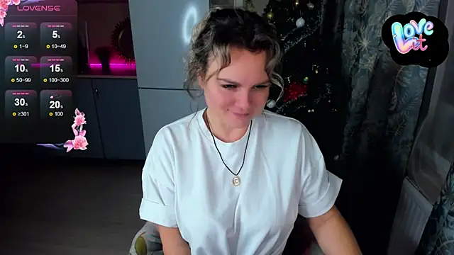 Snapshot of candy_queeen chatting on December 8, 2024, 10:47 pm candy queeen online show from December 8, 2024, 10:47 pm