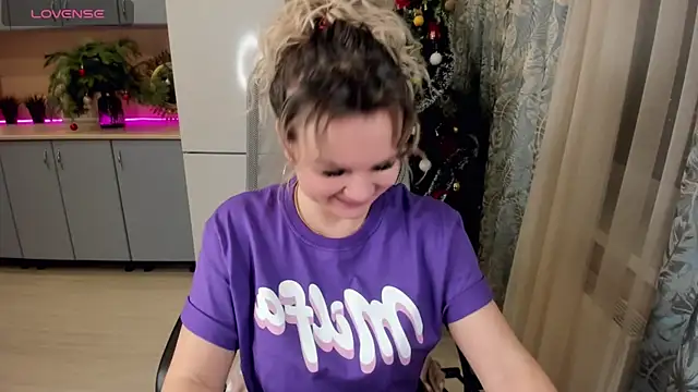 Snapshot of candy_queeen chatting on December 21, 2024, 7:38 pm candy queeen online show from December 21, 2024, 7:38 pm