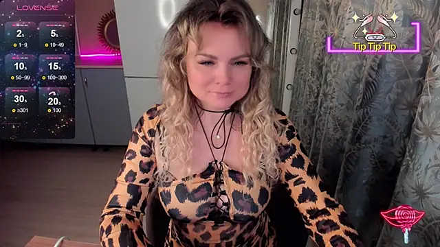 Snapshot of candy_queeen chatting on January 15, 2025, 1:45 am candy queeen online show from January 15, 2025, 1:45 am