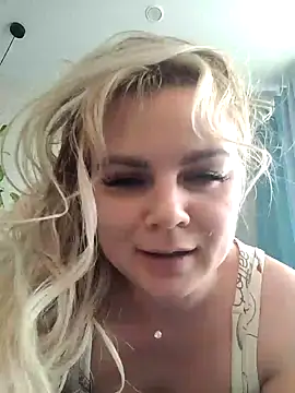 Snapshot of candy_queeen chatting on February 26, 2025, 4:47 am candy queeen online show from February 26, 2025, 4:47 am