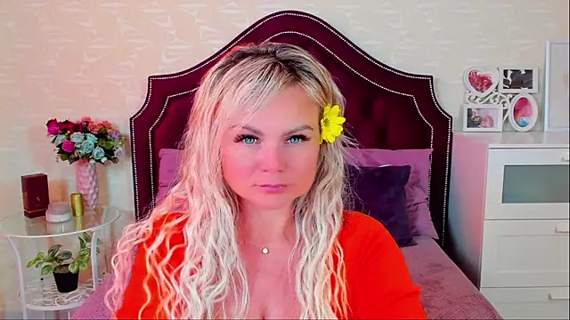 Snapshot of candy_queeen chatting on March 22, 2025, 12:14 pm candy queeen online show from March 22, 2025, 12:14 pm