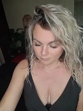 candy queeen online show from June 18, 2026, 1:48 pm