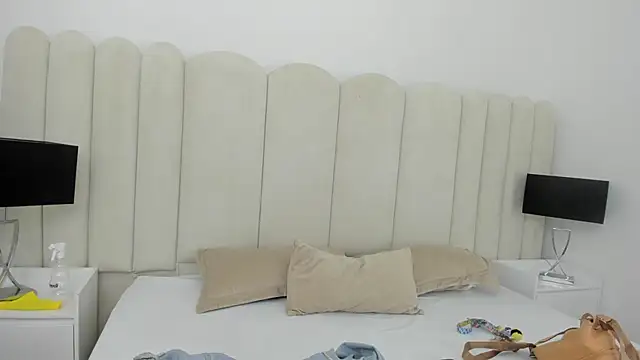 AnnyCherry  online show from March 27, 2026, 10:42 pm