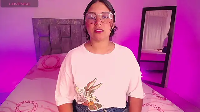 DIANEE 01 online show from November 1, 2025, 9:17 pm