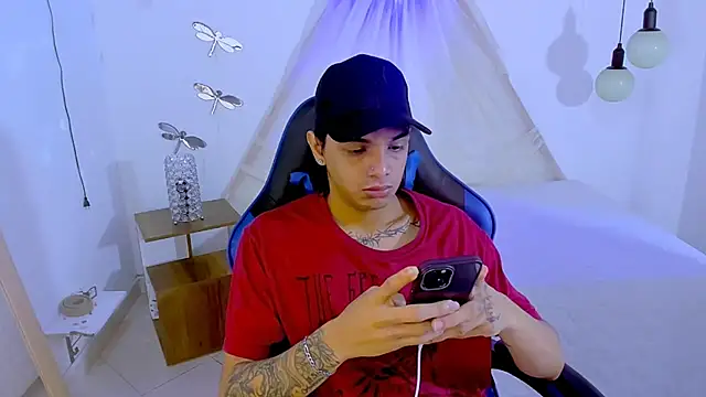 Snapshot of Brand_habes chatting on November 12, 2025, 1:55 pm Brand habes online show from November 12, 2025, 1:55 pm