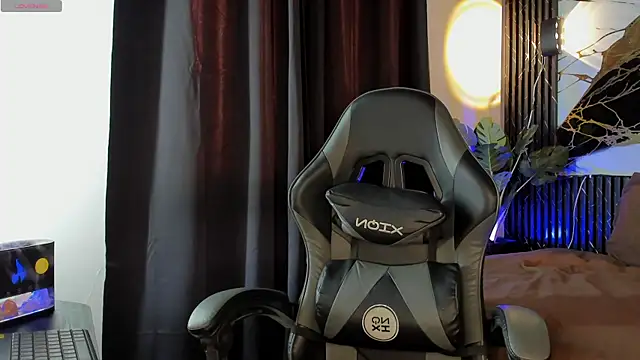 kyle smithxx online show from December 18, 2025, 8:15 pm