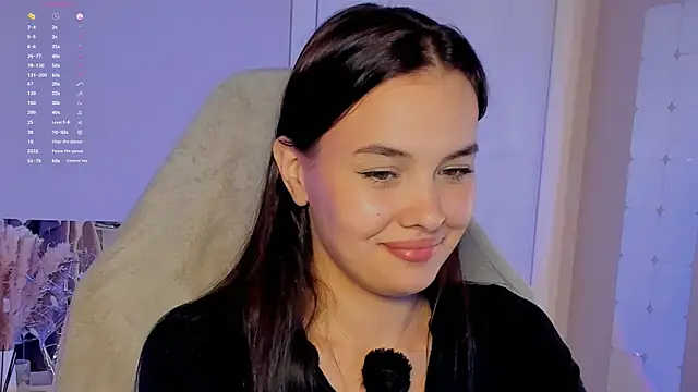 Snapshot of _Sweetie_ chatting on October 9, 2025, 4:49 pm Sweetie online show from October 9, 2025, 4:49 pm