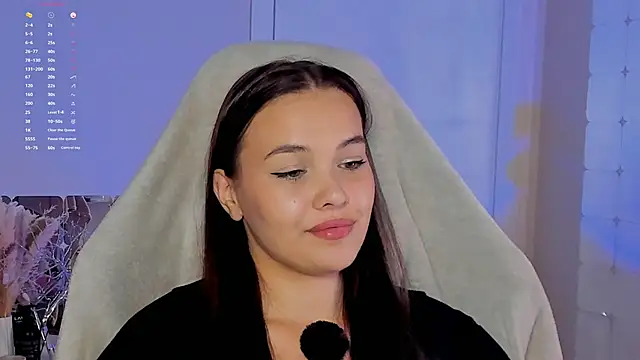 Snapshot of _Sweetie_ chatting on November 11, 2025, 10:48 am Sweetie online show from November 11, 2025, 10:48 am