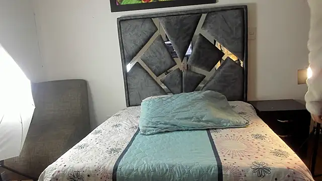 Vahiolet smith online show from October 31, 2025, 3:18 am