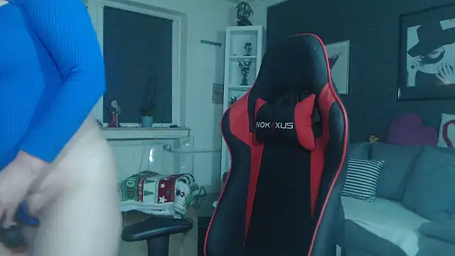 EiskalterEngel74 online show from December 8, 2024, 7:11 pm