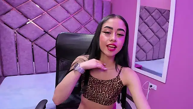 Snapshot of AnnySweett_ chatting on October 14, 2025, 2:18 pm AnnySweett online show from October 14, 2025, 2:18 pm