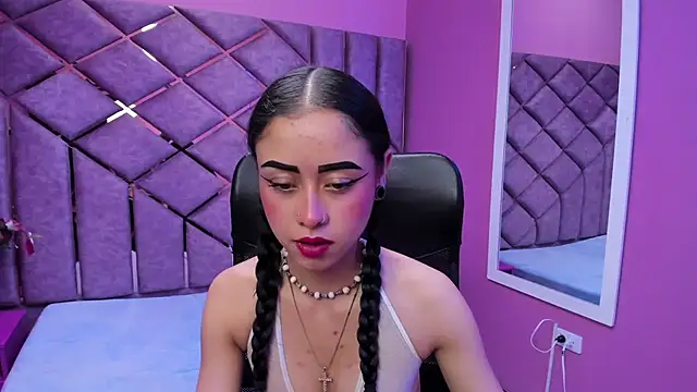 Snapshot of AnnySweett_ chatting on October 21, 2025, 3:13 pm AnnySweett online show from October 21, 2025, 3:13 pm