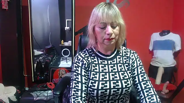 KLOE PIELL online show from November 25, 2025, 9:26 pm