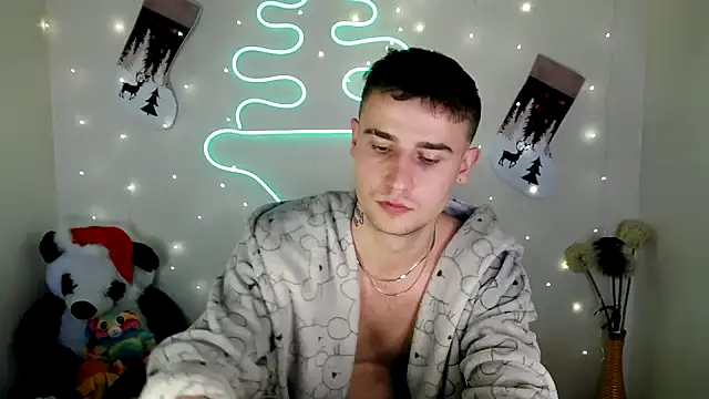 Snapshot of Mike_severi2 chatting on December 22, 2024, 10:06 am Mike severi2 online show from December 22, 2024, 10:06 am