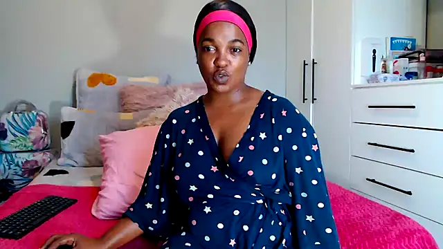 Snapshot of Amberbela chatting on October 9, 2025, 11:19 am Amberbela online show from October 9, 2025, 11:19 am