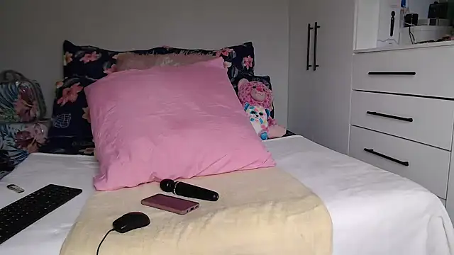 Snapshot of Amberbela chatting on November 5, 2025, 6:57 am Amberbela online show from November 5, 2025, 6:57 am