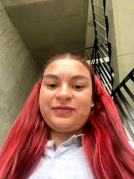 Snapshot of MiaLujan_ chatting on October 25, 2025, 11:29 am MiaLujan online show from October 25, 2025, 11:29 am