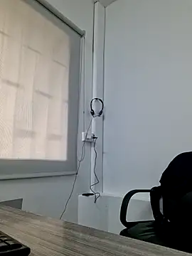 doctora-danna online show from November 6, 2025, 1:56 pm