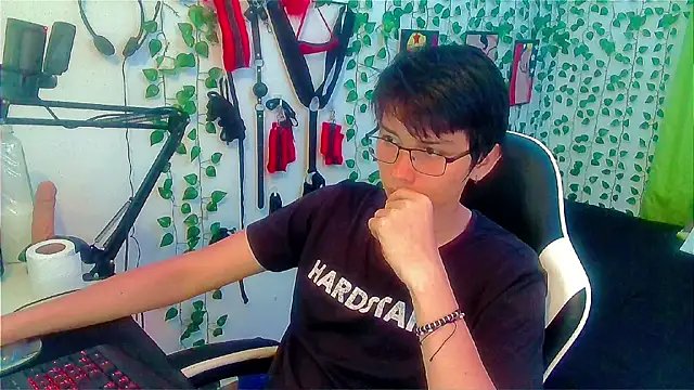 Snapshot of Andy_gray chatting on January 15, 2026, 11:41 pm Andy gray online show from January 15, 2026, 11:41 pm