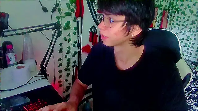 Snapshot of Andy_gray chatting on February 24, 2026, 4:05 pm Andy gray online show from February 24, 2026, 4:05 pm