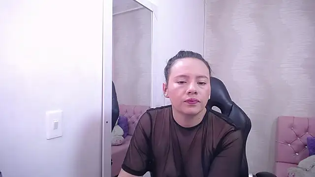 Snapshot of lauraguzman chatting on March 15, 2025, 4:24 am lauraguzman online show from March 15, 2025, 4:24 am