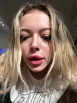 Snapshot of KylieJoyce chatting on January 8, 2025, 12:06 am KylieJoyce online show from January 8, 2025, 12:06 am
