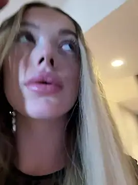 Snapshot of KylieJoyce chatting on February 17, 2025, 6:04 pm KylieJoyce online show from February 17, 2025, 6:04 pm