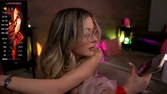 Snapshot of KylieJoyce chatting on February 23, 2025, 3:13 am KylieJoyce online show from February 23, 2025, 3:13 am