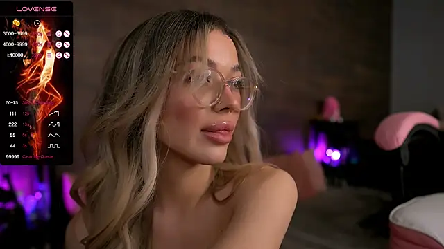 Snapshot of KylieJoyce chatting on February 24, 2025, 2:40 am KylieJoyce online show from February 24, 2025, 2:40 am