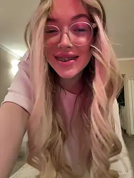 Snapshot of KylieJoyce chatting on February 26, 2025, 10:09 pm KylieJoyce online show from February 26, 2025, 10:09 pm
