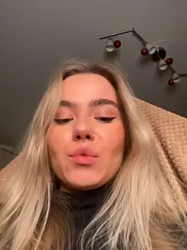 SkyBriii online show from December 9, 2024, 7:50 pm