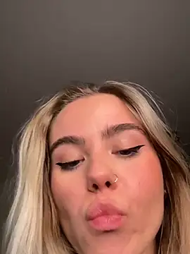 SkyBriii online show from December 15, 2024, 7:21 pm