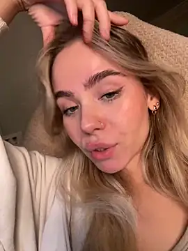 SkyBriii online show from December 21, 2024, 6:44 pm