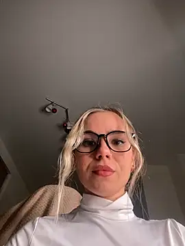 SkyBriii online show from December 26, 2024, 4:14 pm