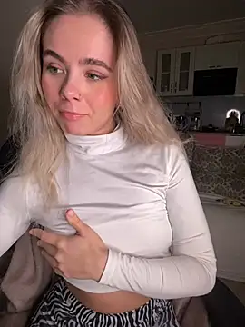 SkyBriii online show from February 1, 2025, 4:22 pm