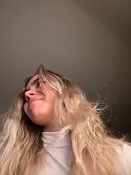 SkyBriii online show from February 1, 2025, 7:34 pm