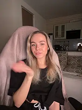 SkyBriii online show from February 2, 2025, 6:10 pm