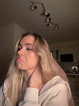 SkyBriii online show from February 3, 2025, 3:06 pm