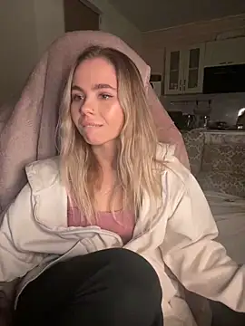 SkyBriii online show from February 3, 2025, 6:07 pm