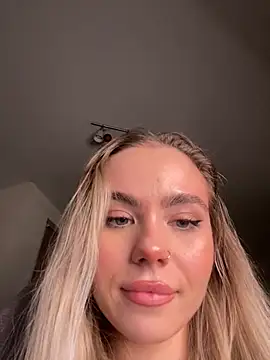 SkyBriii online show from February 6, 2025, 6:24 pm