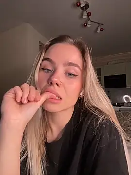 SkyBriii online show from February 9, 2025, 6:37 pm